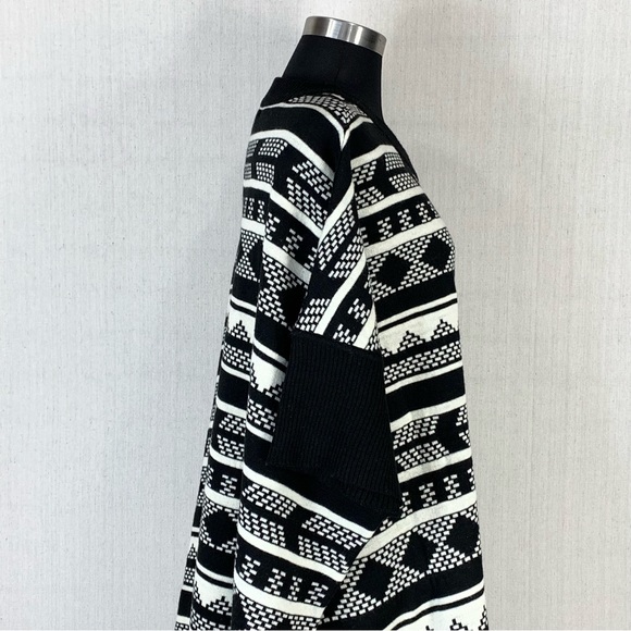 Jack by BB Dakota Cyndi Jacquard Oversized Modern Geometric Poncho - Size Med - Picture 8 of 15
